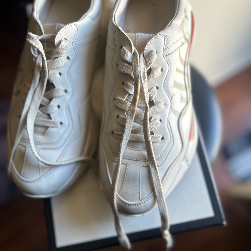 Gucci Men's White Sneakers with Green and Red Accents - Picture 6 of 9